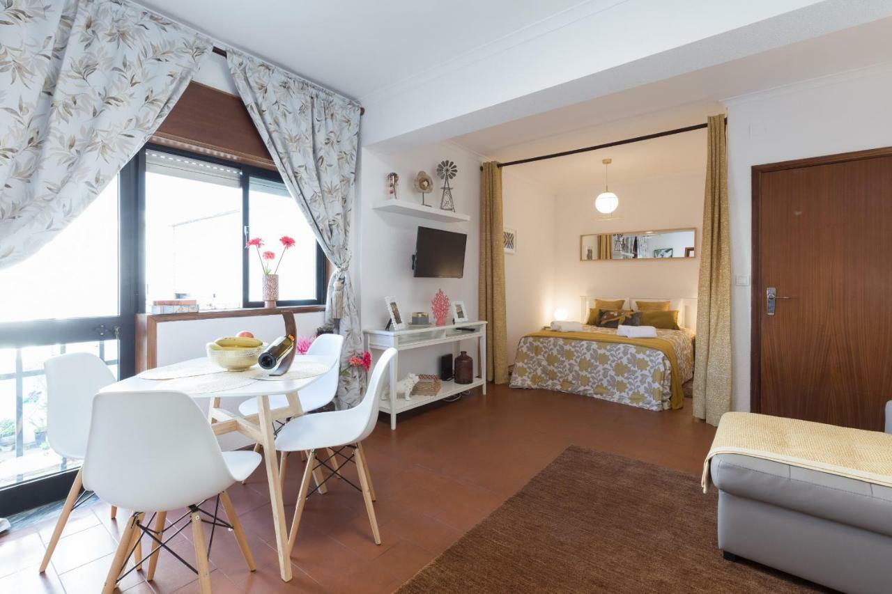 2 Comfy Bright Flats With Netflix Appartement Porto Buitenkant foto