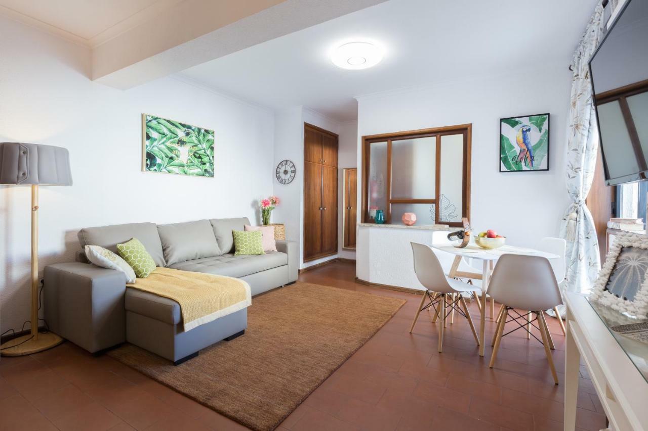 2 Comfy Bright Flats With Netflix Appartement Porto Buitenkant foto