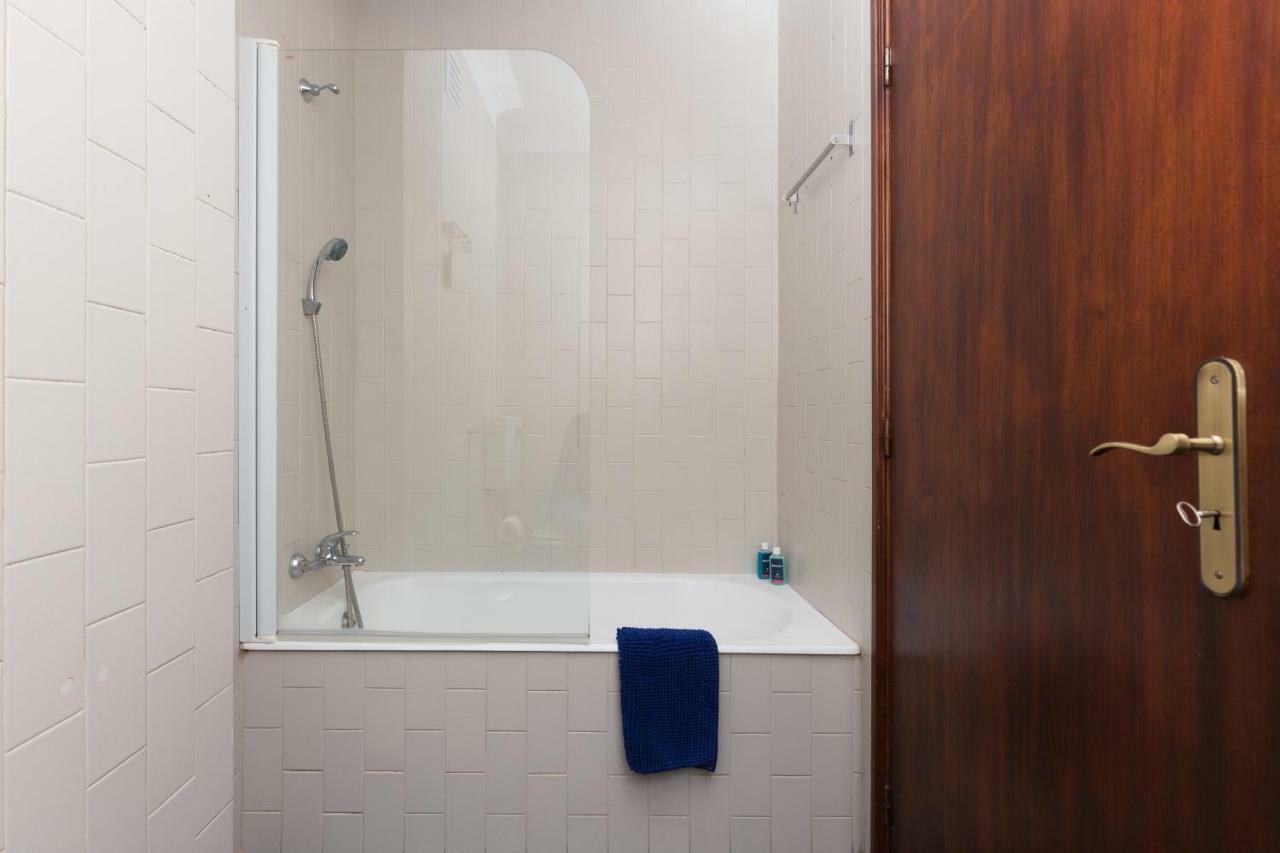 2 Comfy Bright Flats With Netflix Appartement Porto Buitenkant foto