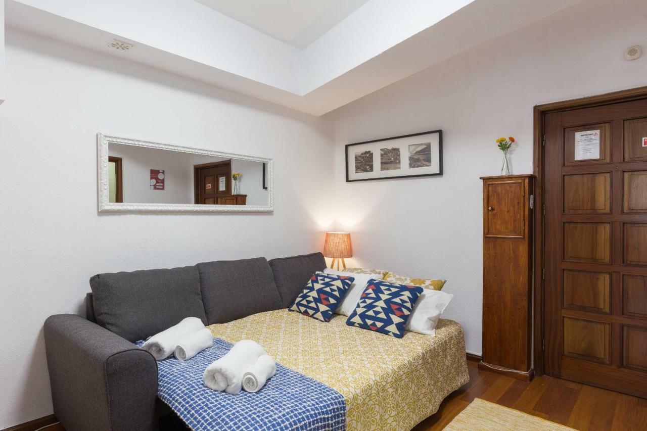 2 Comfy Bright Flats With Netflix Appartement Porto Buitenkant foto
