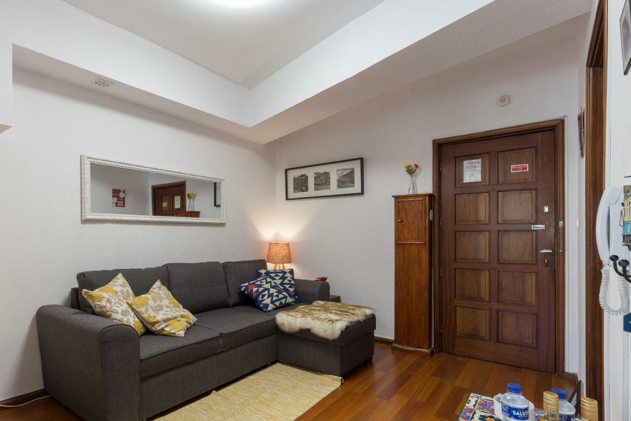 2 Comfy Bright Flats With Netflix Appartement Porto Buitenkant foto