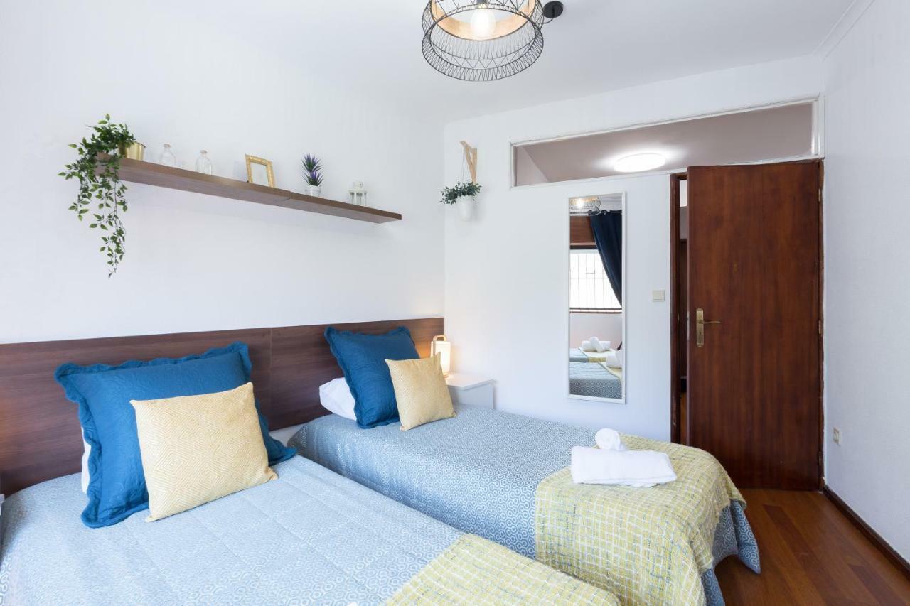 2 Comfy Bright Flats With Netflix Appartement Porto Buitenkant foto