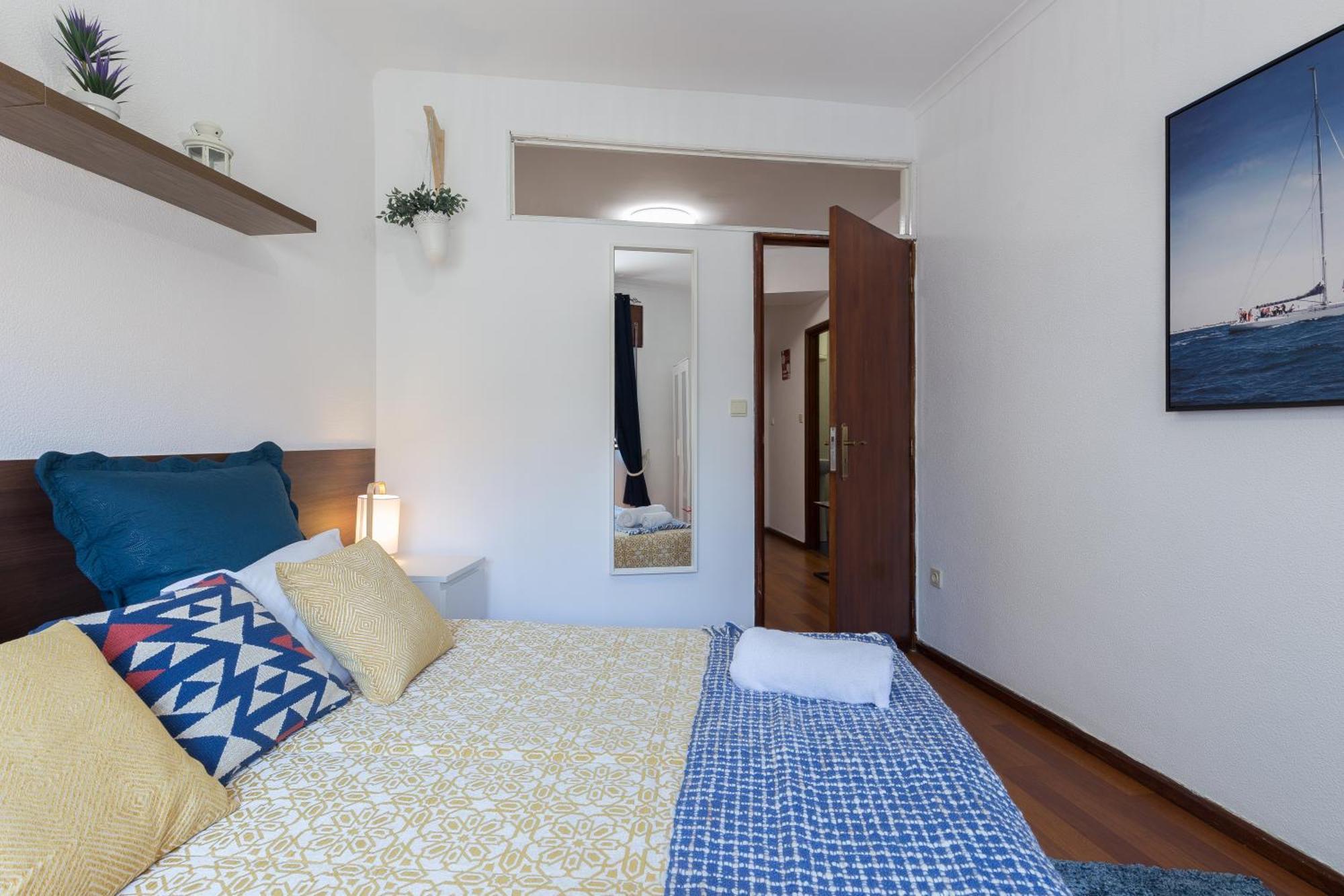 2 Comfy Bright Flats With Netflix Appartement Porto Buitenkant foto